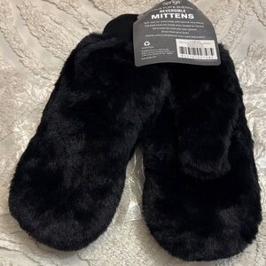 Sprigs Faux Fur & Sherpa reversible mittens, NEW still in the packaging, L/XL